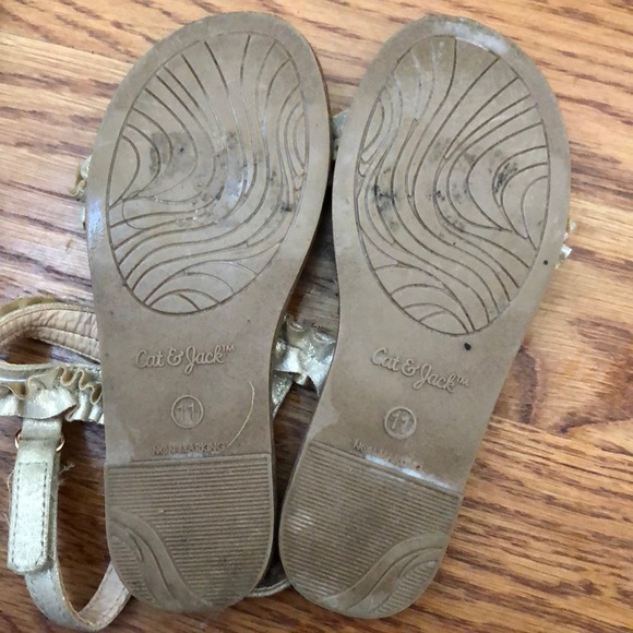 Shimmer gold ruched Cat and Jack sandal - Picture 4 of 4